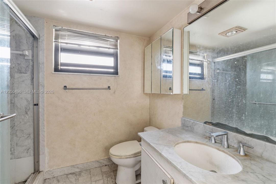 For Sale: $399,000 (2 beds, 2 baths, 1240 Square Feet)