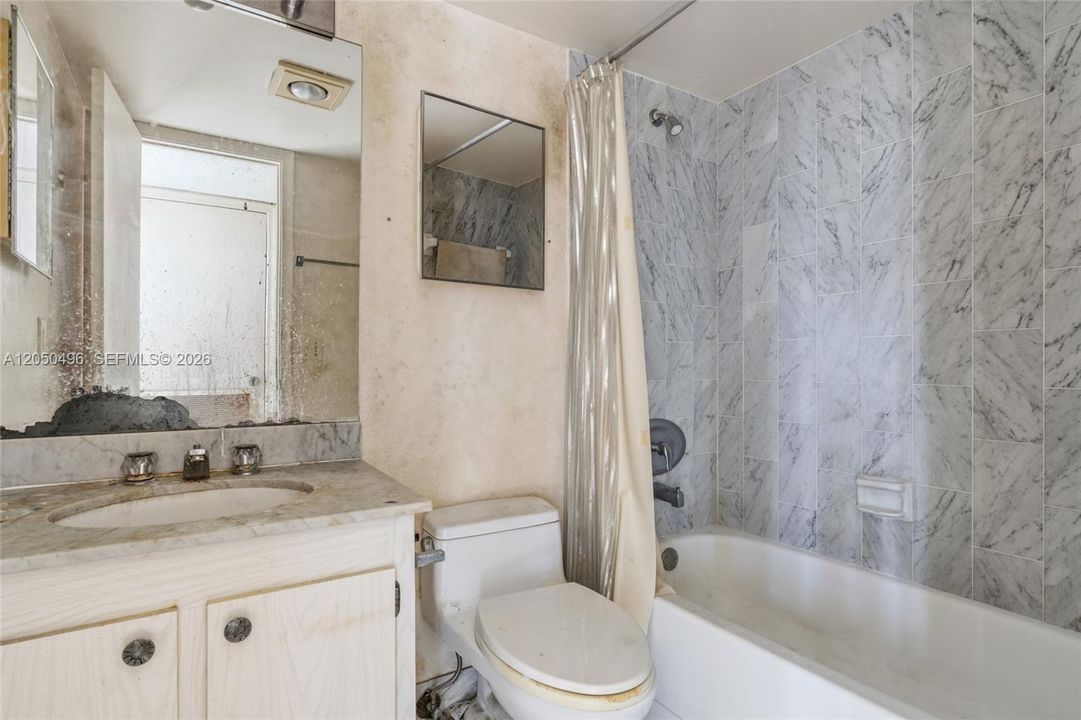 For Sale: $399,000 (2 beds, 2 baths, 1240 Square Feet)