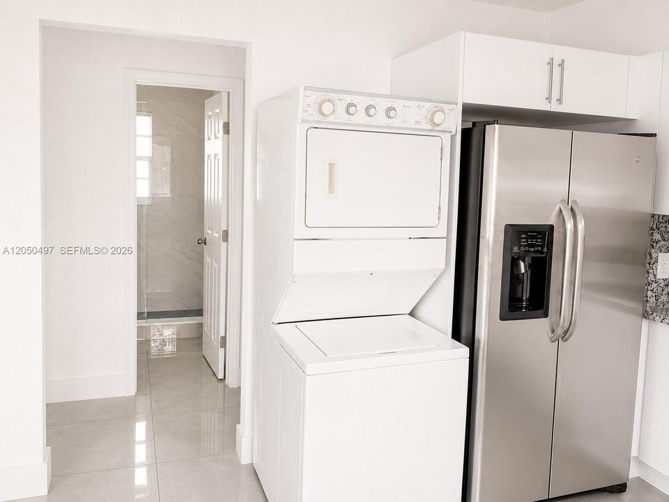 В аренду: $3,200 (2 спален, 1 ванн, 824 Квадратных фут)