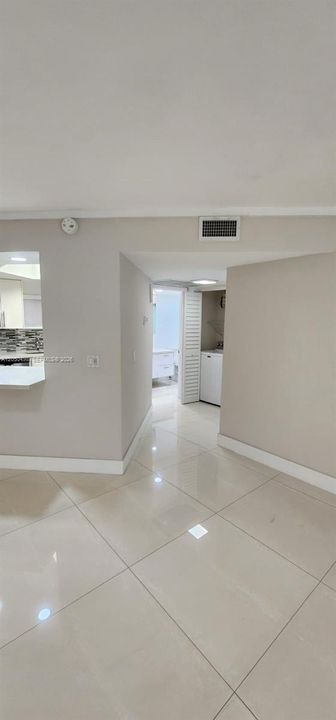 For Rent: $2,050 (1 beds, 1 baths, 810 Square Feet)