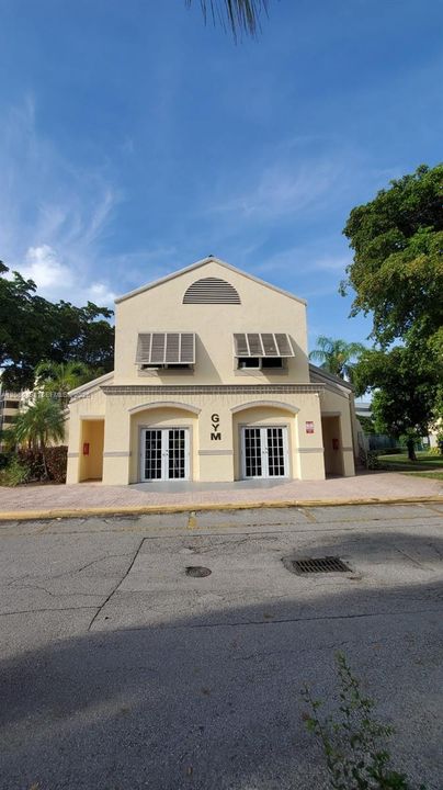 For Rent: $2,050 (1 beds, 1 baths, 810 Square Feet)