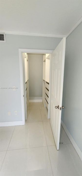 For Rent: $2,050 (1 beds, 1 baths, 810 Square Feet)