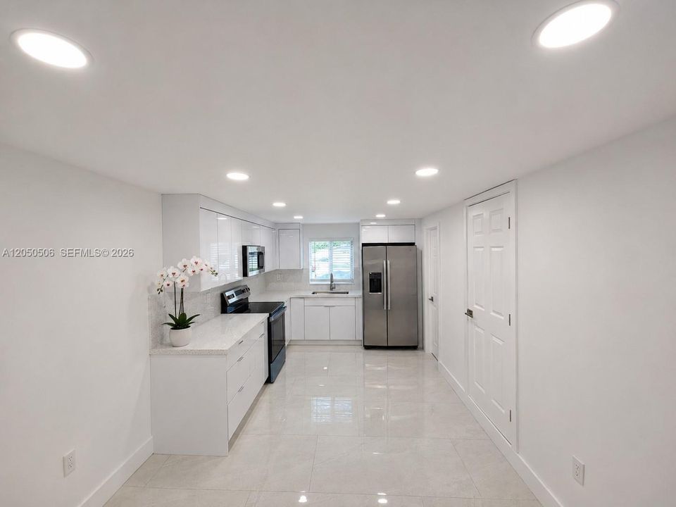For Rent: $3,950 (4 beds, 2 baths, 2788 Square Feet)