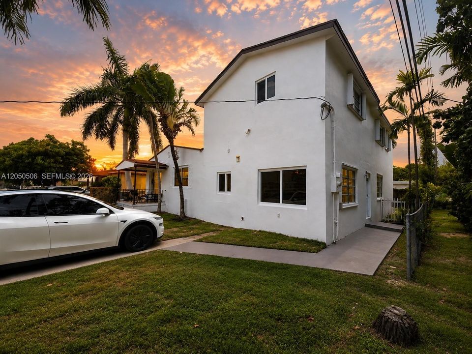 For Rent: $3,950 (4 beds, 2 baths, 2788 Square Feet)