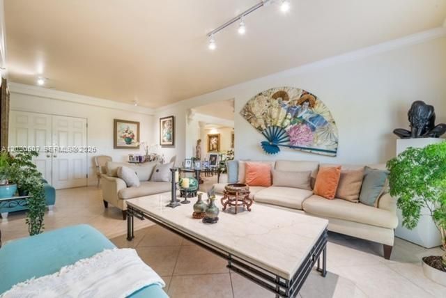 For Sale: $960,000 (3 beds, 4 baths, 2750 Square Feet)