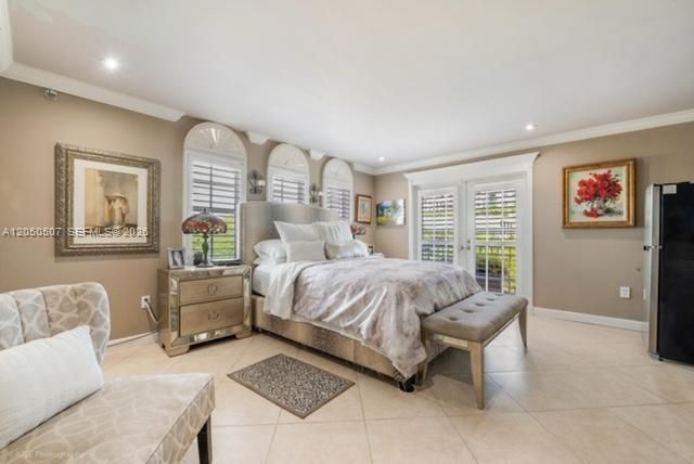 For Sale: $960,000 (3 beds, 4 baths, 2750 Square Feet)
