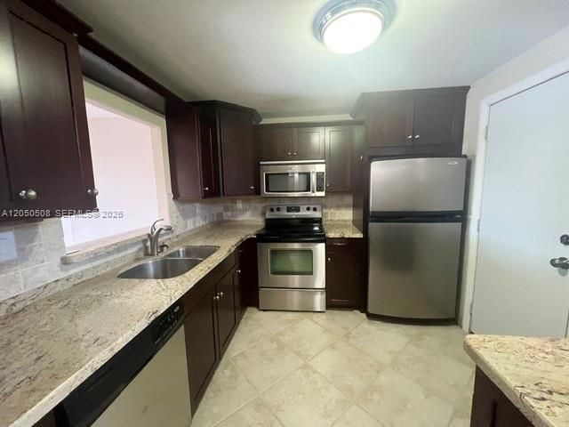 For Rent: $1,650 (1 beds, 1 baths, 940 Square Feet)