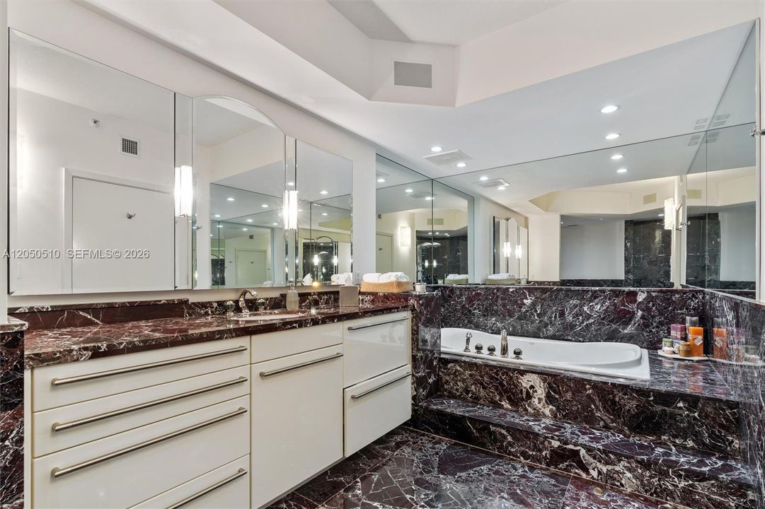 For Sale: $2,950,000 (3 beds, 3 baths, 3488 Square Feet)