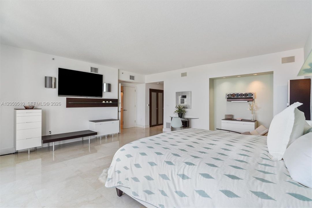 For Sale: $2,950,000 (3 beds, 3 baths, 3488 Square Feet)