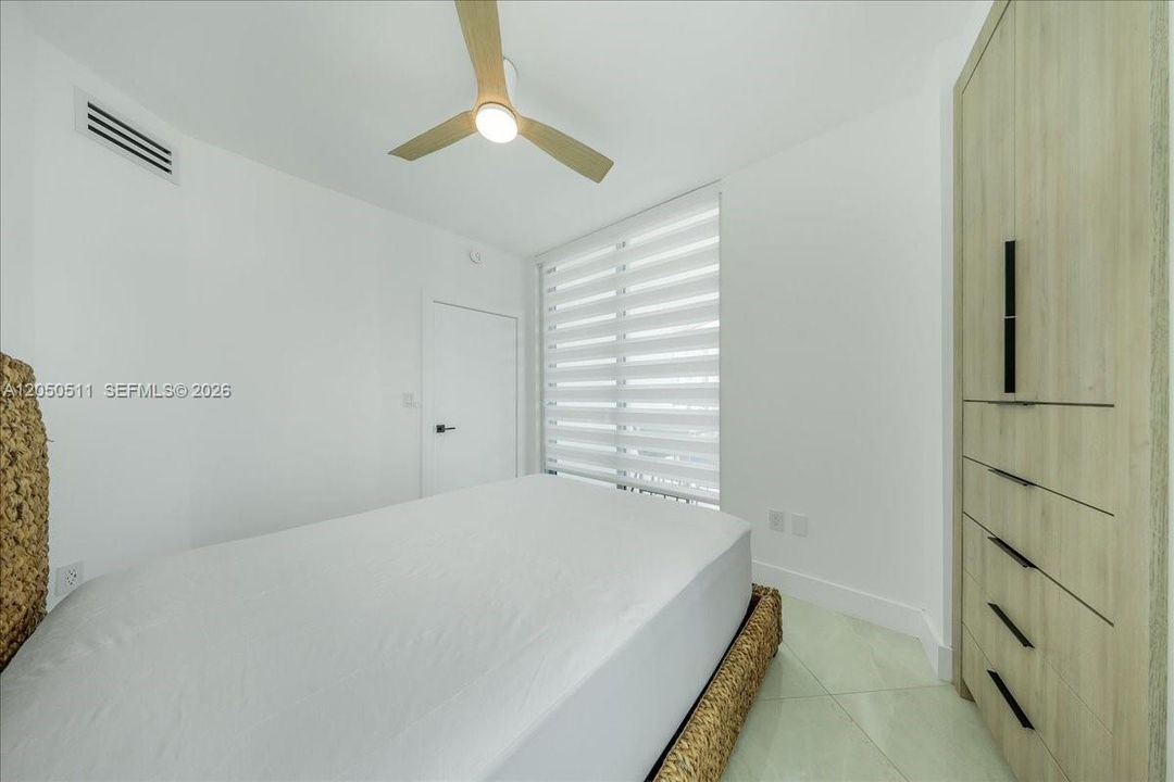 For Sale: $650,000 (2 beds, 2 baths, 935 Square Feet)