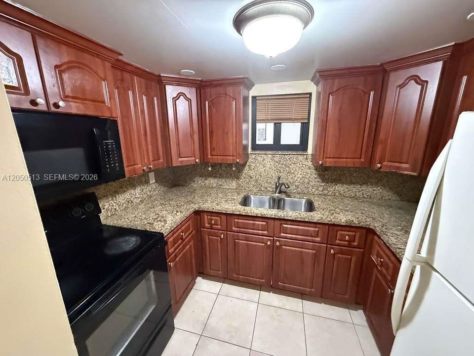 For Rent: $2,050 (2 beds, 1 baths, 866 Square Feet)