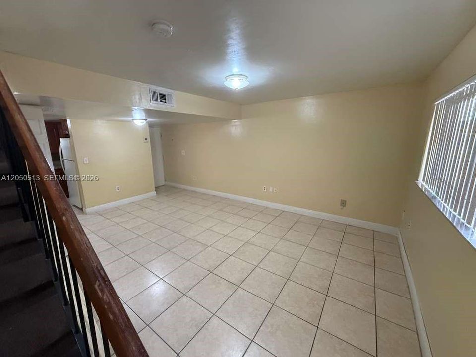 For Rent: $2,050 (2 beds, 1 baths, 866 Square Feet)