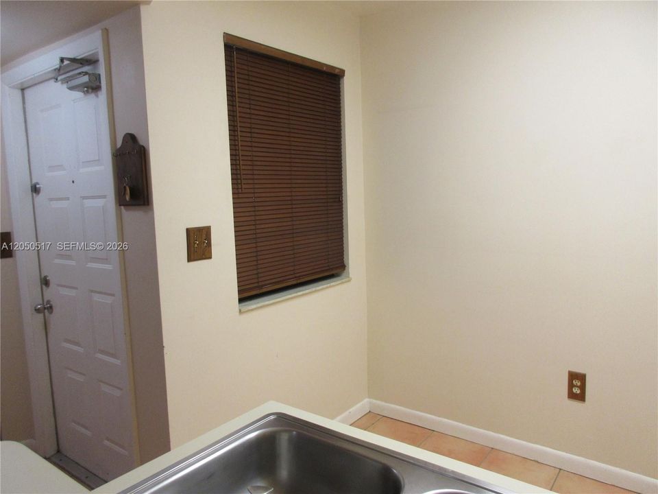 Entrance - kitchen has a window