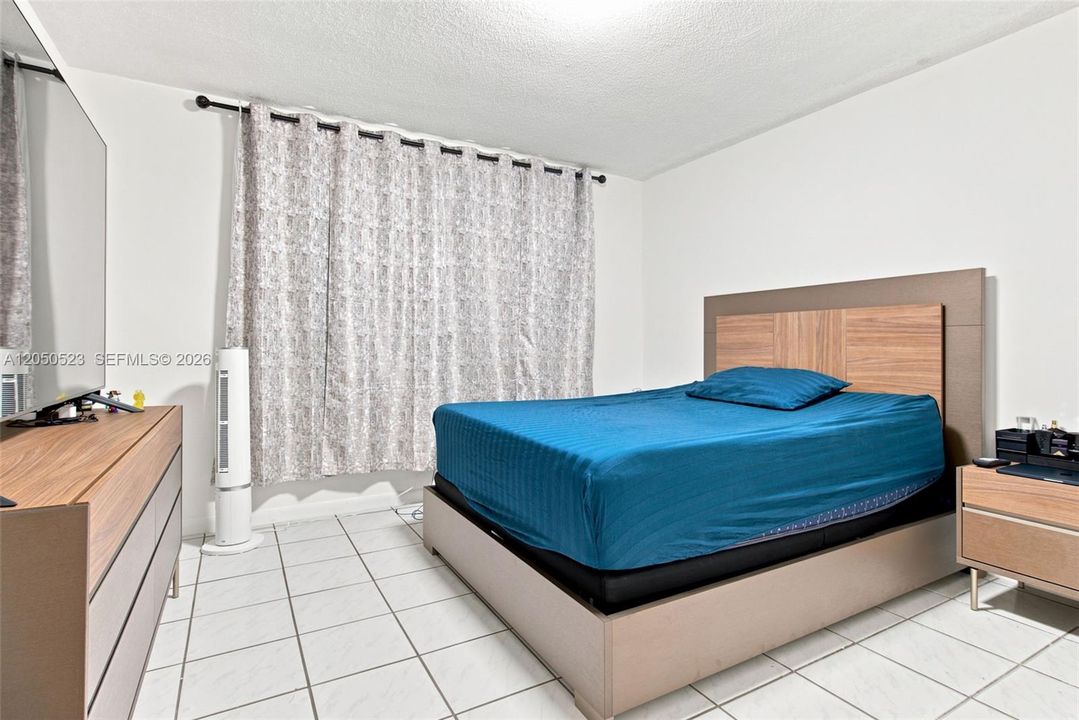 For Sale: $1,200,000 (4 beds, 2 baths, 2112 Square Feet)