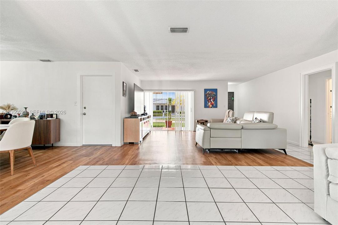 For Sale: $1,200,000 (4 beds, 2 baths, 2112 Square Feet)