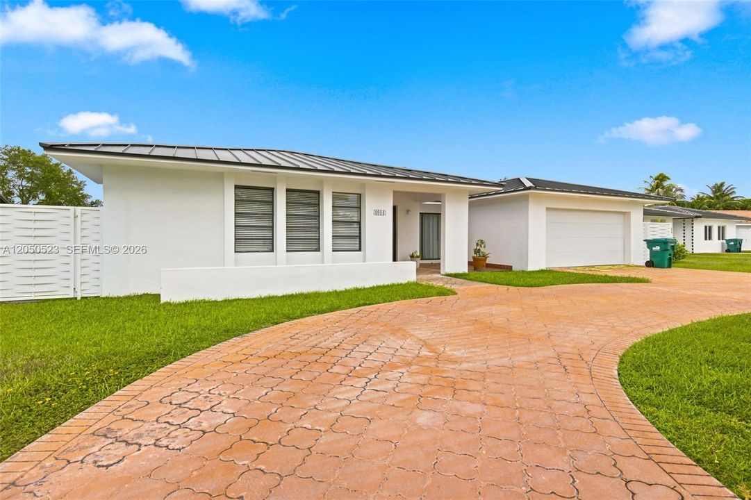 For Sale: $1,200,000 (4 beds, 2 baths, 2112 Square Feet)