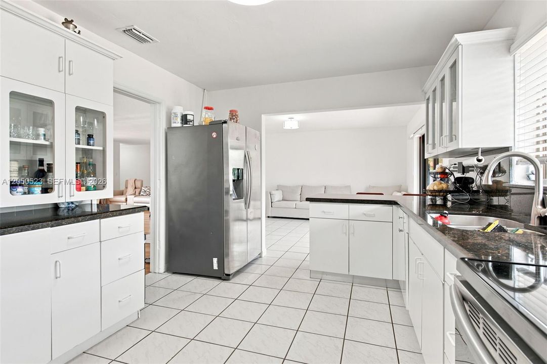 For Sale: $1,200,000 (4 beds, 2 baths, 2112 Square Feet)