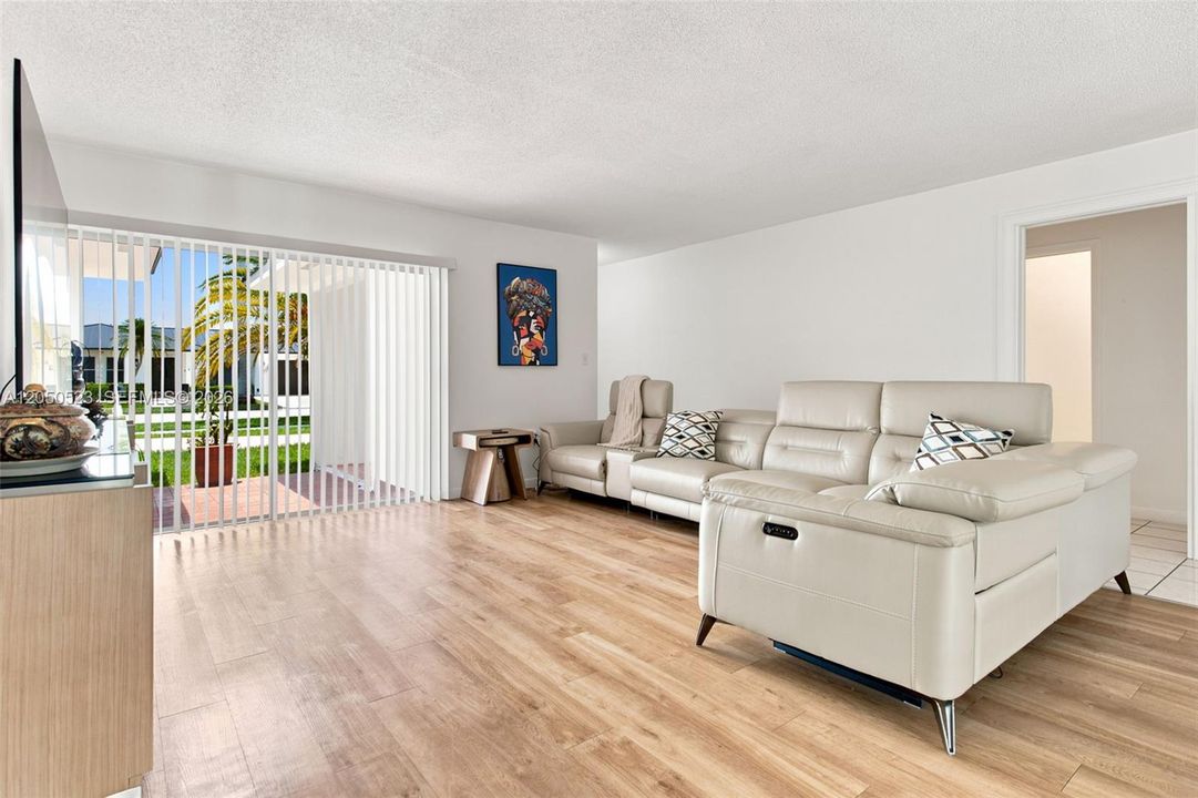 For Sale: $1,200,000 (4 beds, 2 baths, 2112 Square Feet)