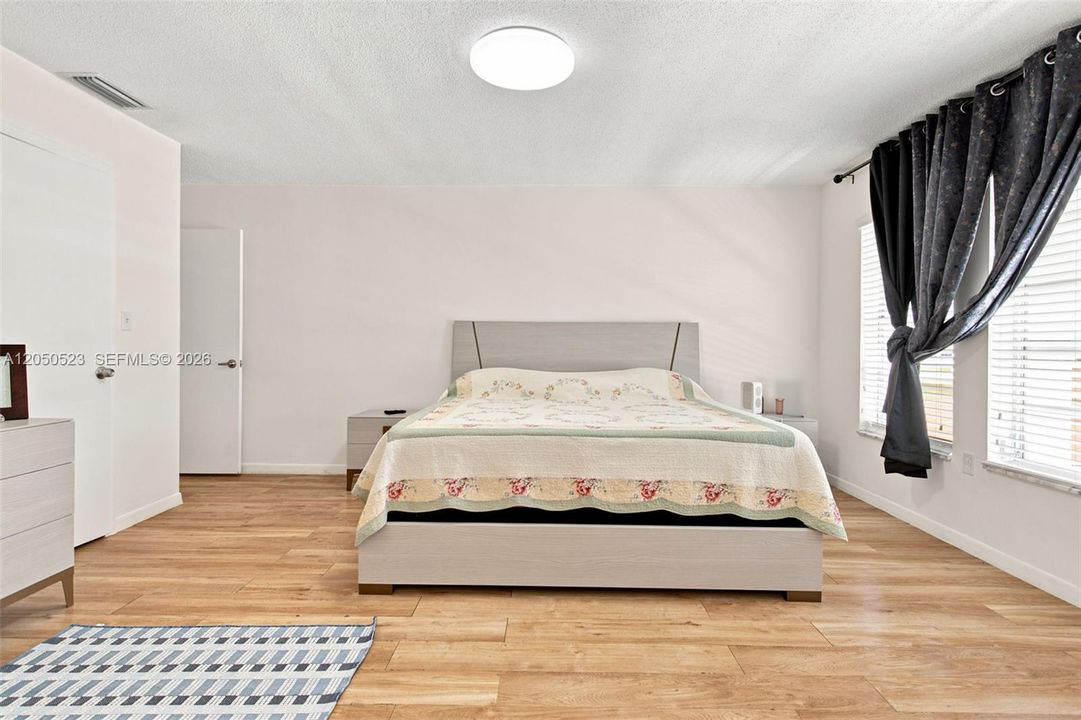 For Sale: $1,200,000 (4 beds, 2 baths, 2112 Square Feet)