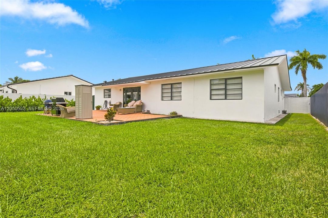 For Sale: $1,200,000 (4 beds, 2 baths, 2112 Square Feet)