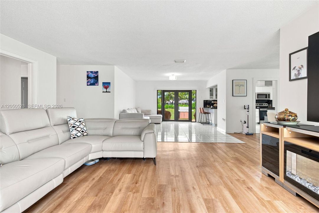 For Sale: $1,200,000 (4 beds, 2 baths, 2112 Square Feet)