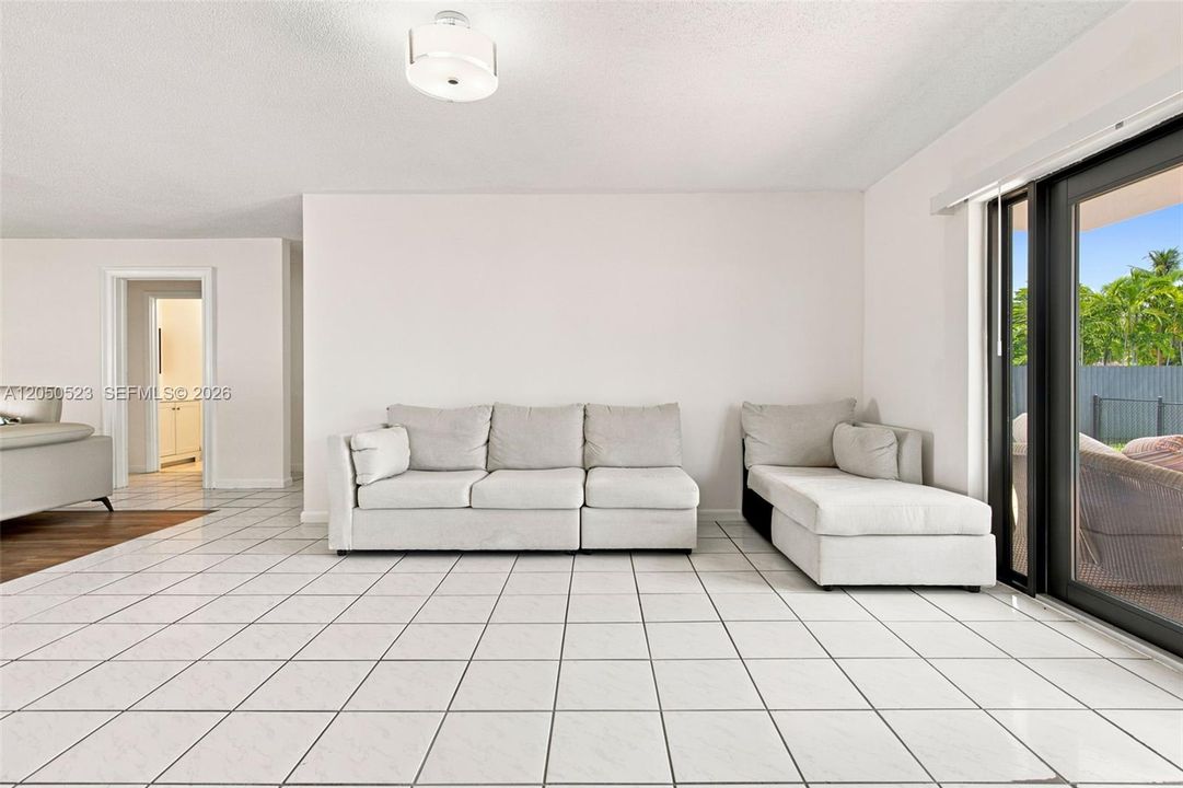 For Sale: $1,200,000 (4 beds, 2 baths, 2112 Square Feet)
