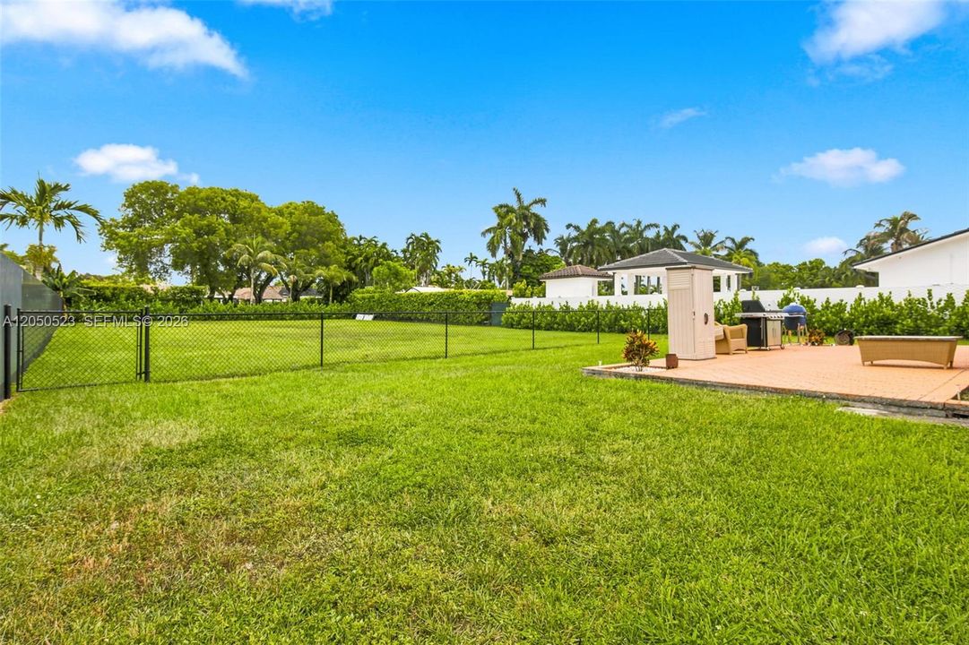 For Sale: $1,200,000 (4 beds, 2 baths, 2112 Square Feet)