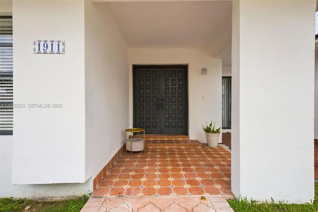 For Sale: $1,200,000 (4 beds, 2 baths, 2112 Square Feet)