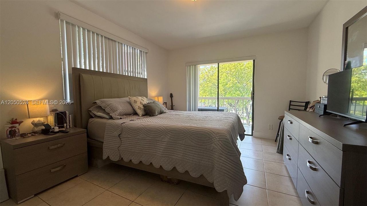 For Rent: $1,950 (1 beds, 1 baths, 710 Square Feet)
