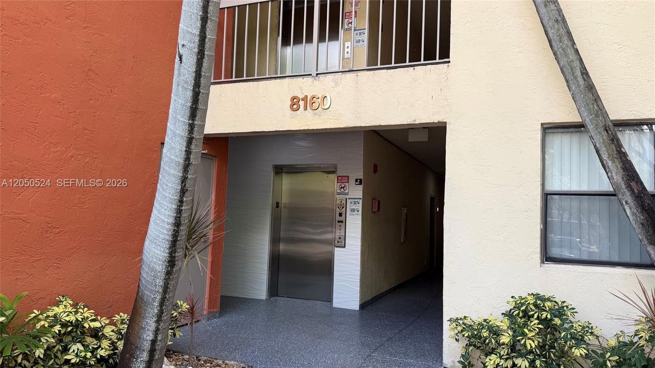 For Rent: $1,950 (1 beds, 1 baths, 710 Square Feet)