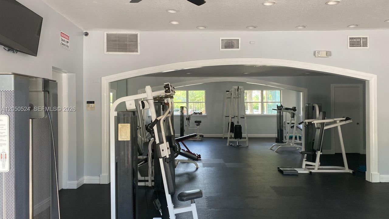 For Rent: $1,950 (1 beds, 1 baths, 710 Square Feet)