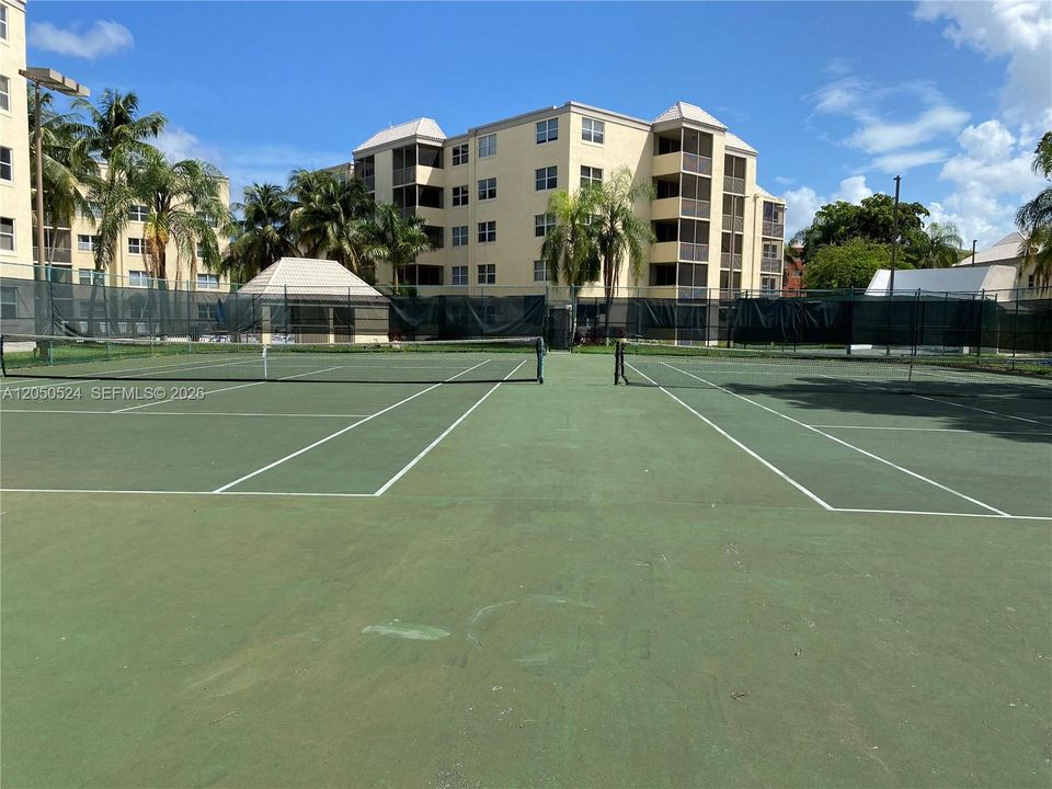 For Rent: $1,950 (1 beds, 1 baths, 710 Square Feet)