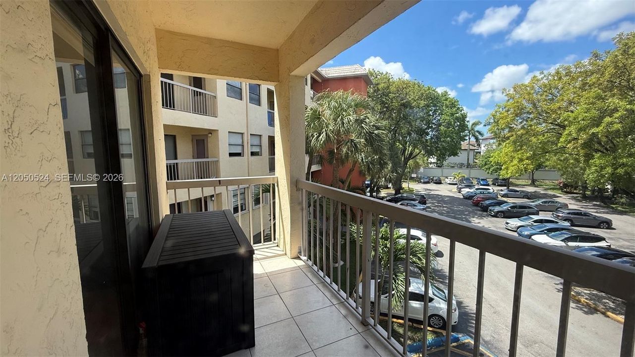 For Rent: $1,950 (1 beds, 1 baths, 710 Square Feet)