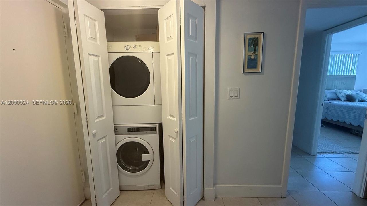 For Rent: $1,950 (1 beds, 1 baths, 710 Square Feet)
