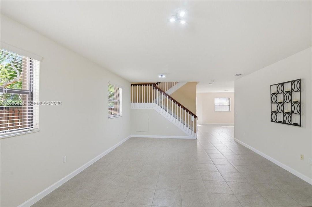 For Sale: $650,000 (4 beds, 3 baths, 3399 Square Feet)