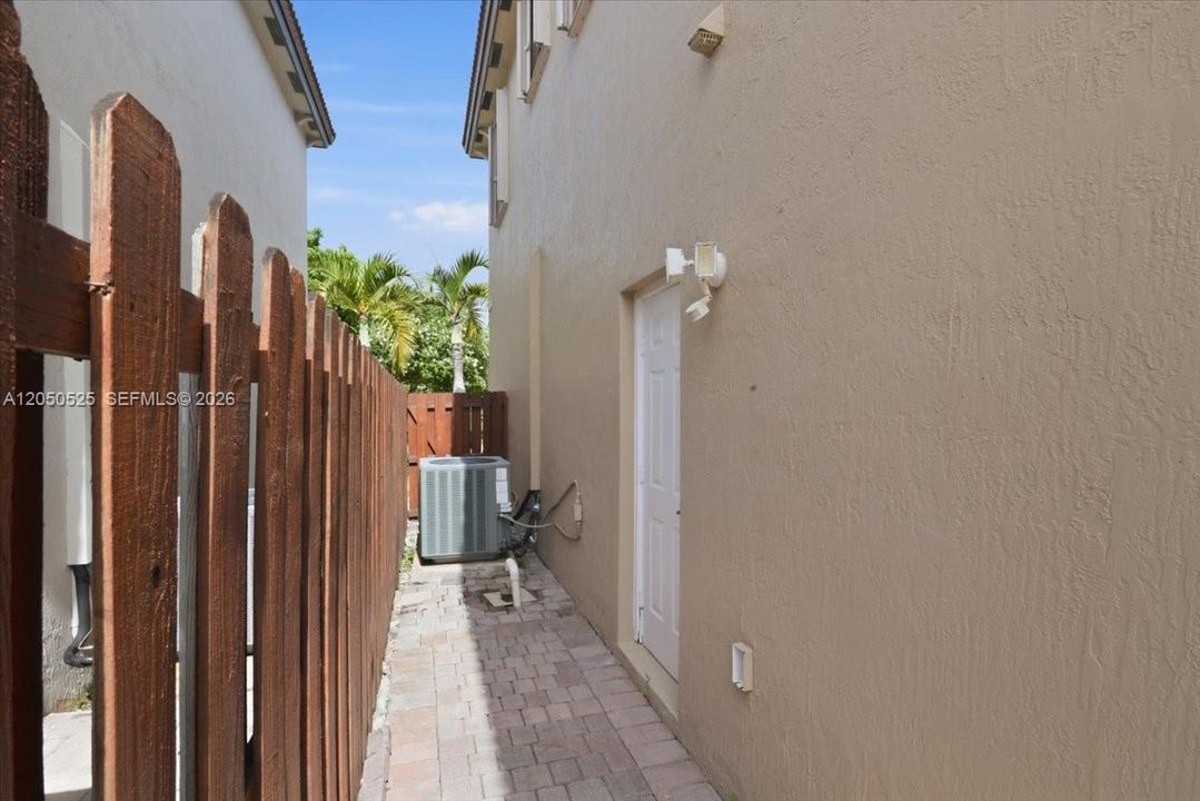 For Sale: $650,000 (4 beds, 3 baths, 3399 Square Feet)