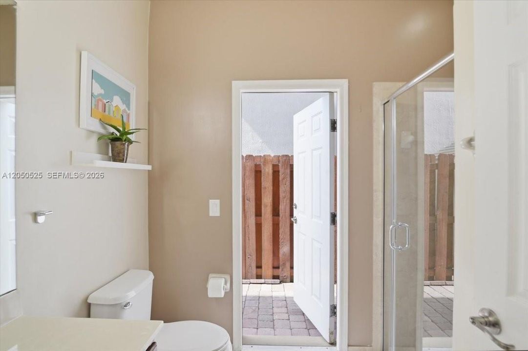 For Sale: $650,000 (4 beds, 3 baths, 3399 Square Feet)