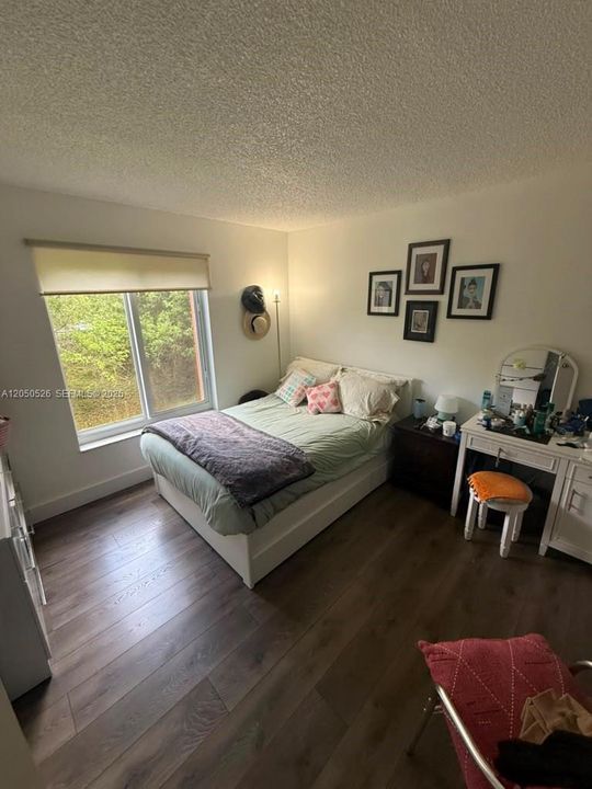 For Sale: $268,000 (2 beds, 2 baths, 900 Square Feet)