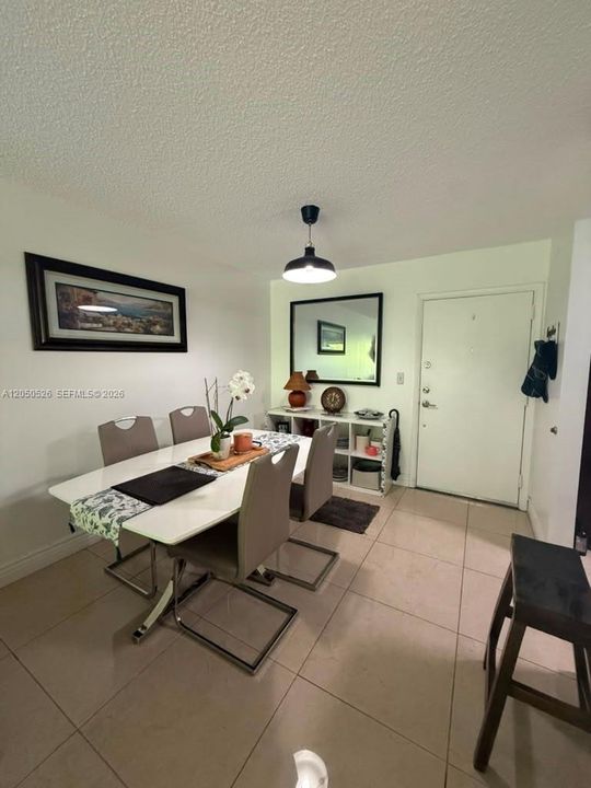 For Sale: $268,000 (2 beds, 2 baths, 900 Square Feet)
