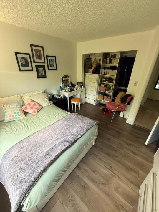For Sale: $268,000 (2 beds, 2 baths, 900 Square Feet)
