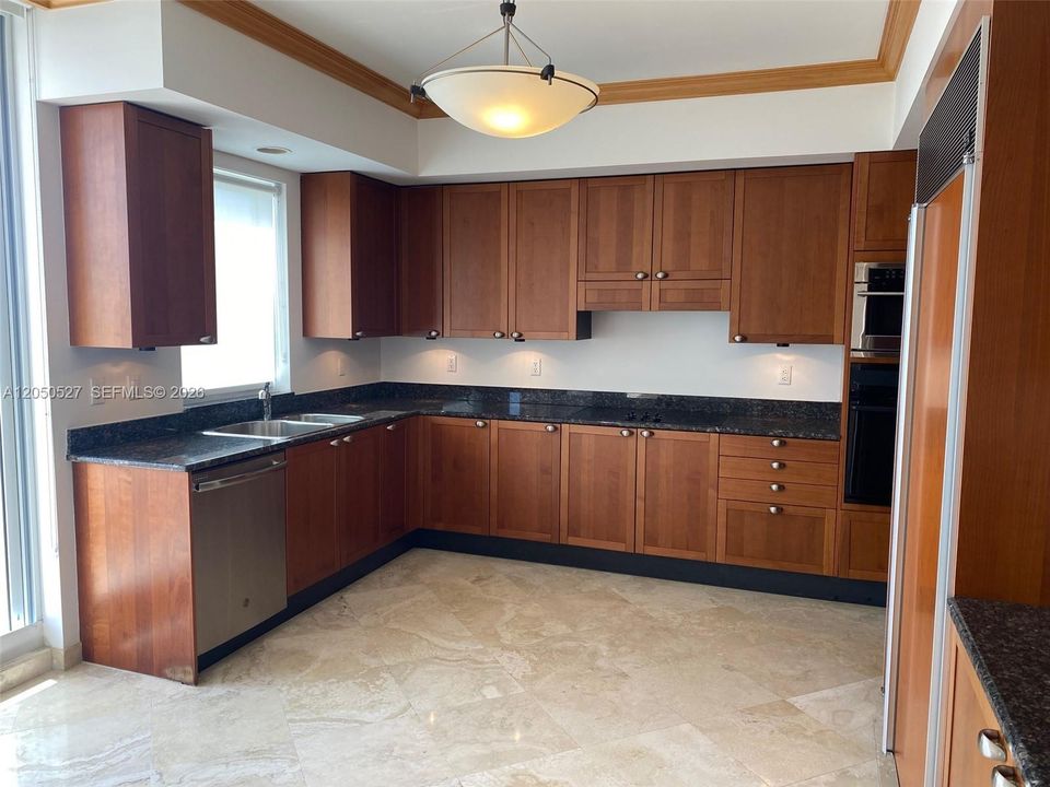 For Rent: $18,000 (3 beds, 5 baths, 2790 Square Feet)