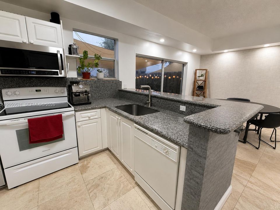 В аренду: $3,200 (3 спален, 2 ванн, 1380 Квадратных фут)