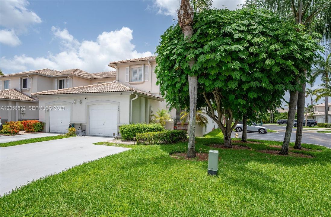 For Sale: $575,000 (3 beds, 2 baths, 1667 Square Feet)