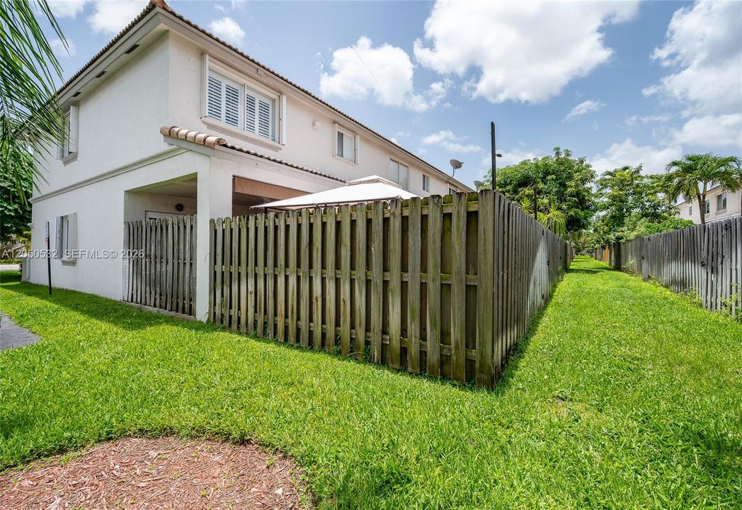 For Sale: $575,000 (3 beds, 2 baths, 1667 Square Feet)
