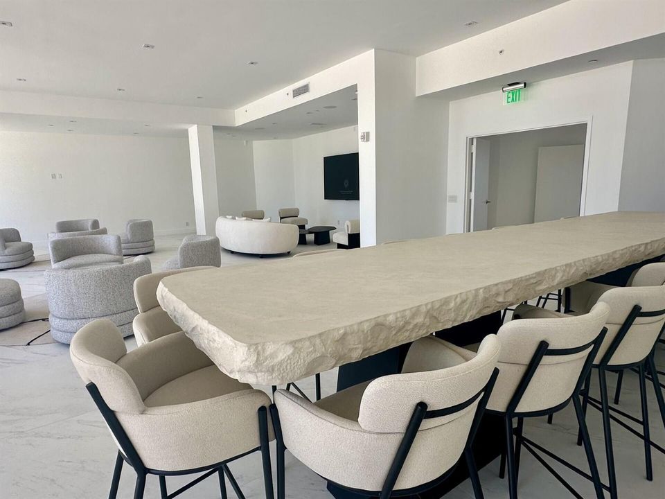 COVE ROOM BAR