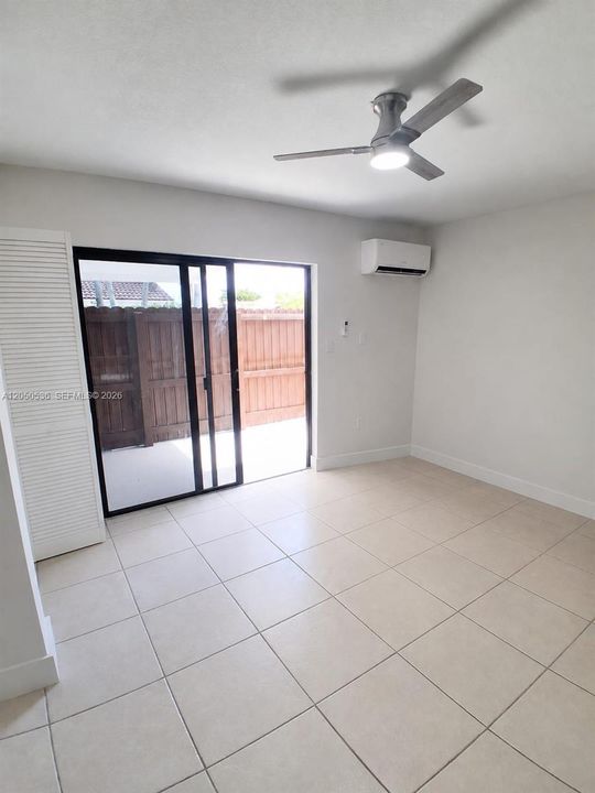 For Rent: $1,950 (1 beds, 1 baths, 1796 Square Feet)