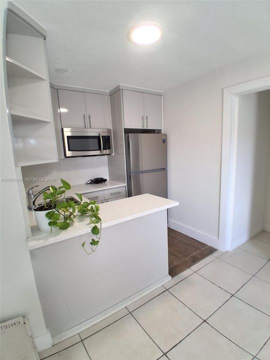 For Rent: $1,950 (1 beds, 1 baths, 1796 Square Feet)