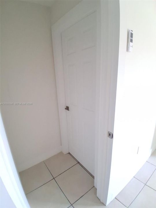 For Rent: $1,950 (1 beds, 1 baths, 1796 Square Feet)