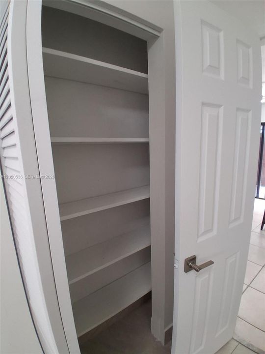 For Rent: $1,950 (1 beds, 1 baths, 1796 Square Feet)