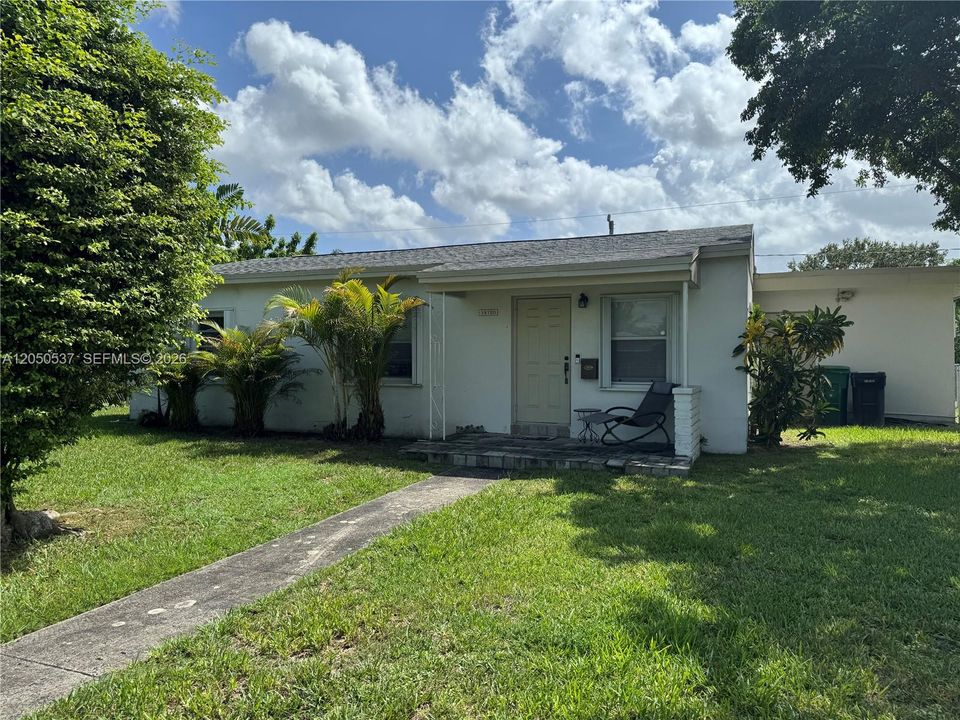 For Sale: $535,000 (4 beds, 2 baths, 1592 Square Feet)